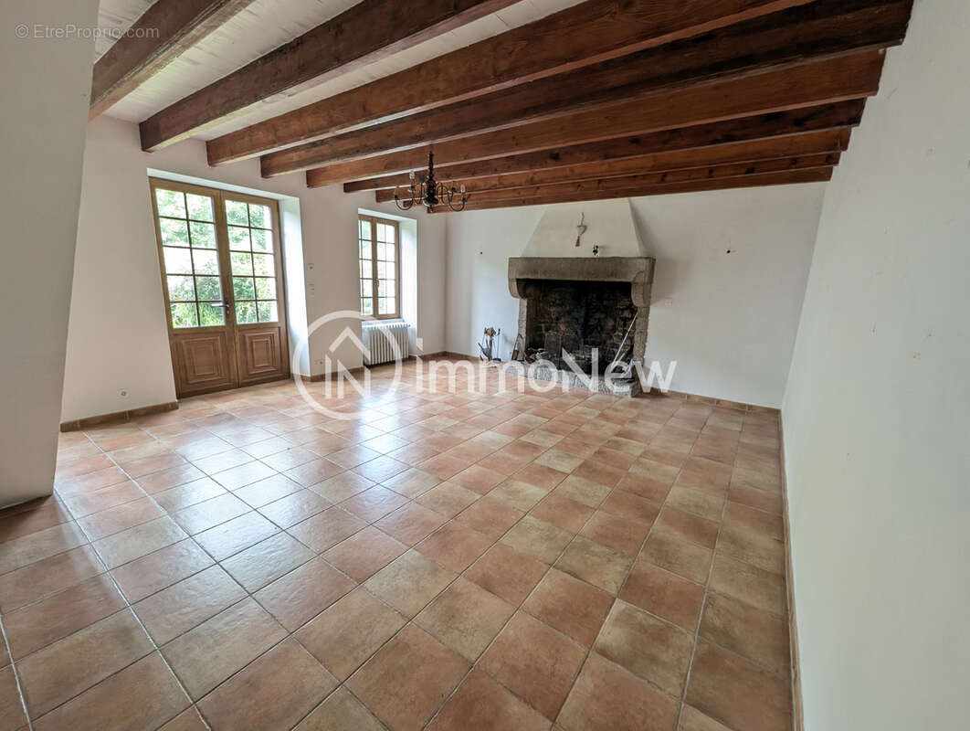Propriéte de 202 M2 sur un terrain constructible de 1565 m2 - photo 2