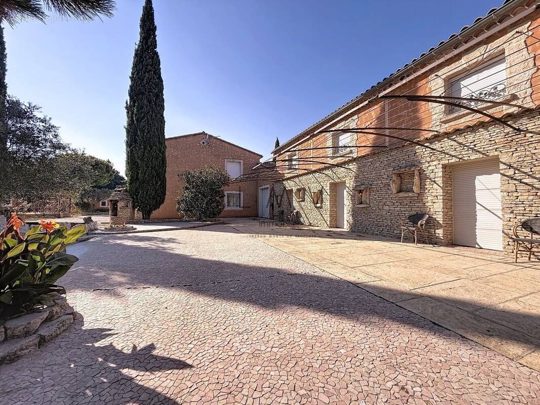 Maison à L&#039;ISLE-SUR-LA-SORGUE