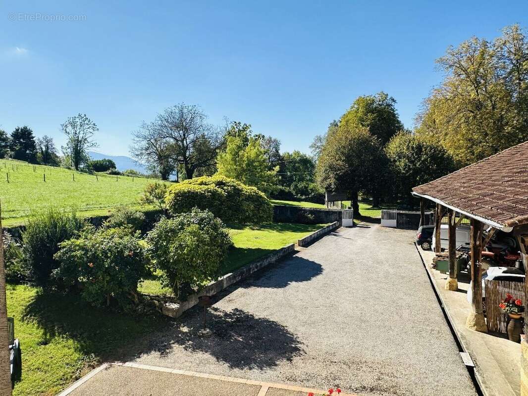 Propriété de 1772 avec dépendances et terres 09200 - photo 16
