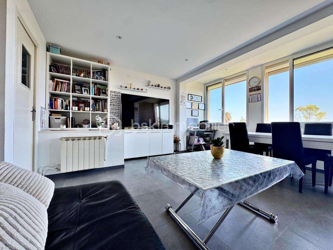 Dpt var - hyeres-les-palmiers - appartement t4 de 73 m² en duplex - 2 eme et 3 eme etage - photo 5