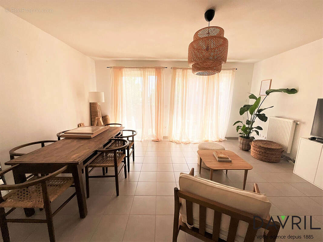 Appartement à CHANTELOUP-LES-VIGNES