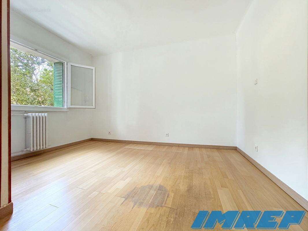 Appartement 73 m² à Marseille-8e  - photo 2