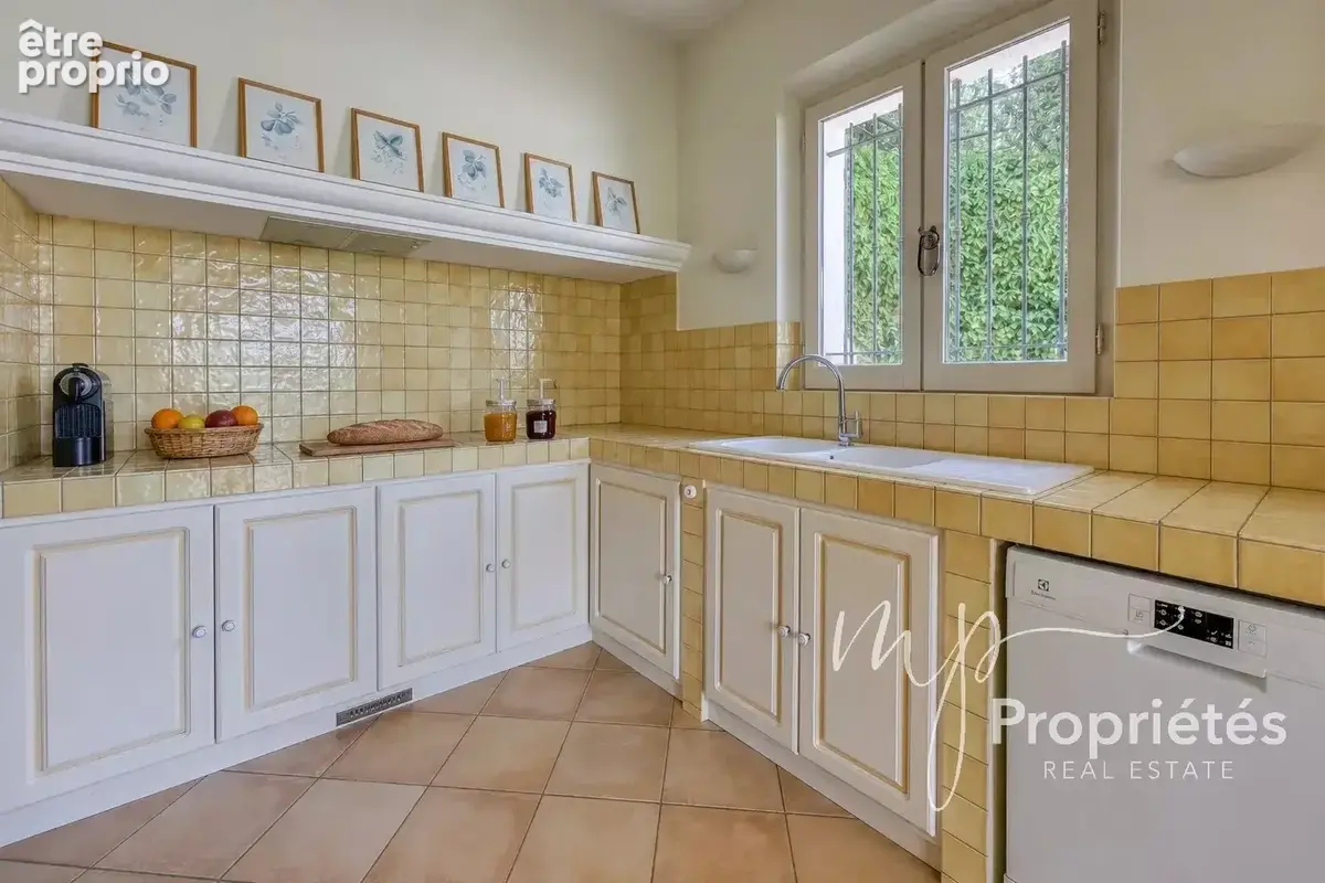 À vendre Villa au Rayol-Canadel-sur-Mer EXCLUSIVITE -– Propriété vue mer , 5 chambres, piscine, plage et village à pied - photo 13