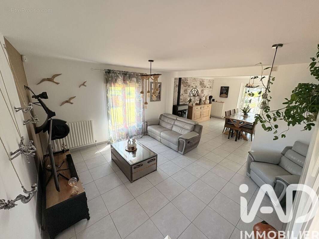 Photo 4 - Maison à NEUILLE