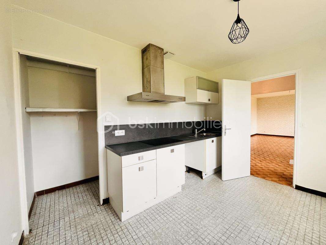 Maison 5 chambres, vie de plain-pied, sous-sol complet - photo 2