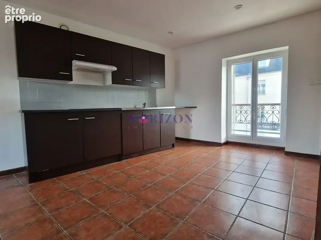 F4 66.40m² rénové + 1 parking - photo 2