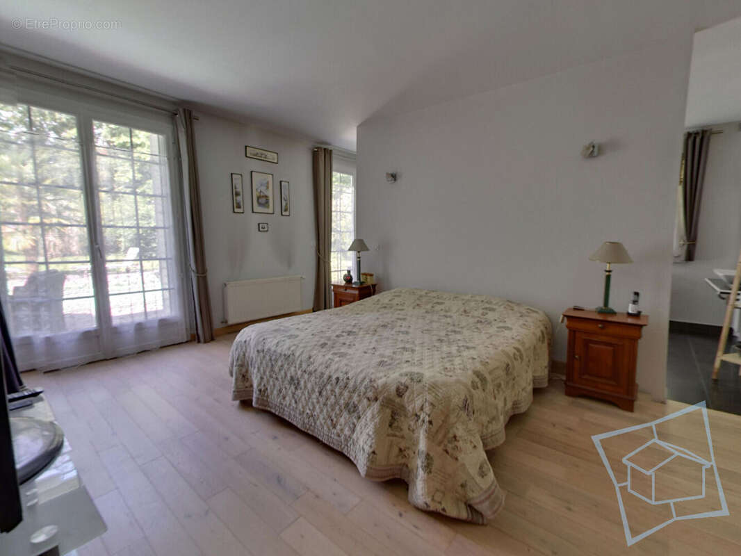 Maison à DAMPIERRE-EN-YVELINES