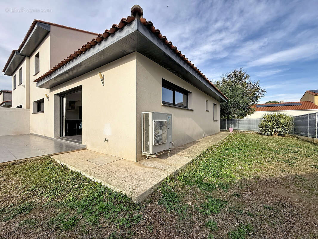 Maison à PEZILLA-LA-RIVIERE