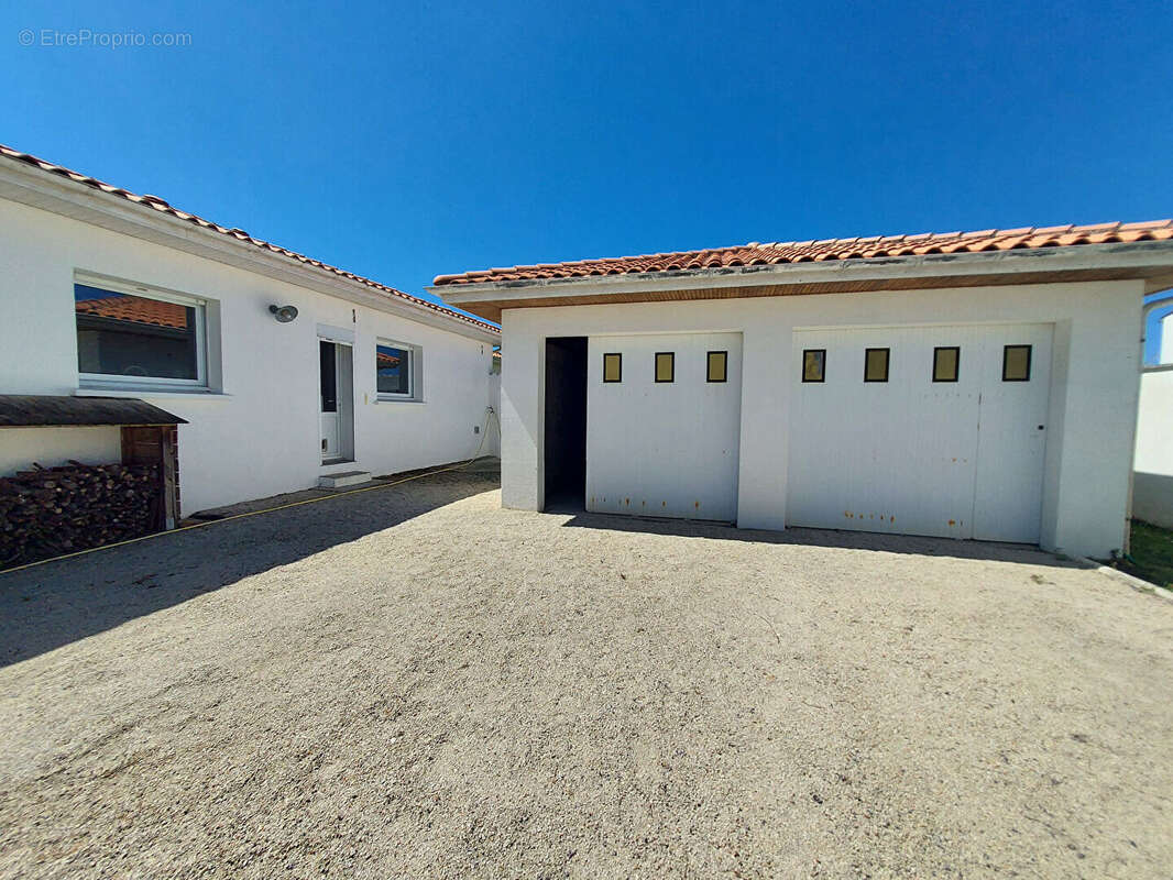 Maison à BOURCEFRANC-LE-CHAPUS