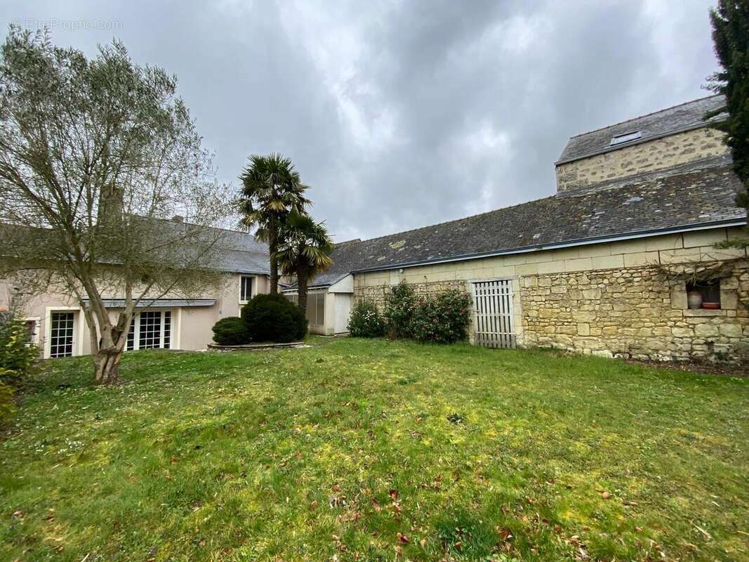 Maison à LE PUY-NOTRE-DAME