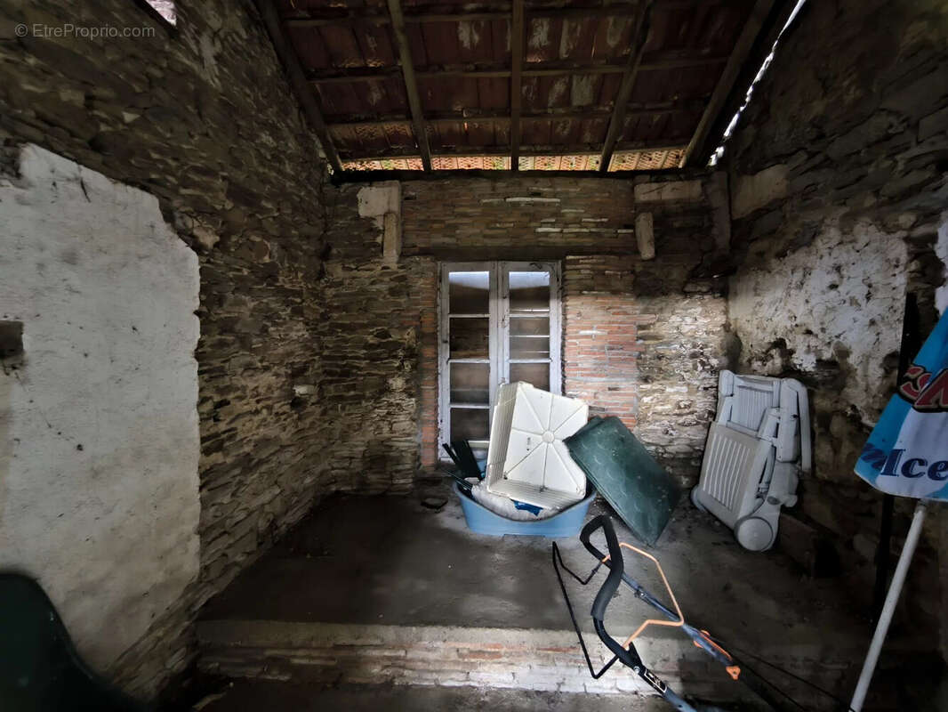 Maison 145 m² à Roumazieres-Loubert  - photo 5