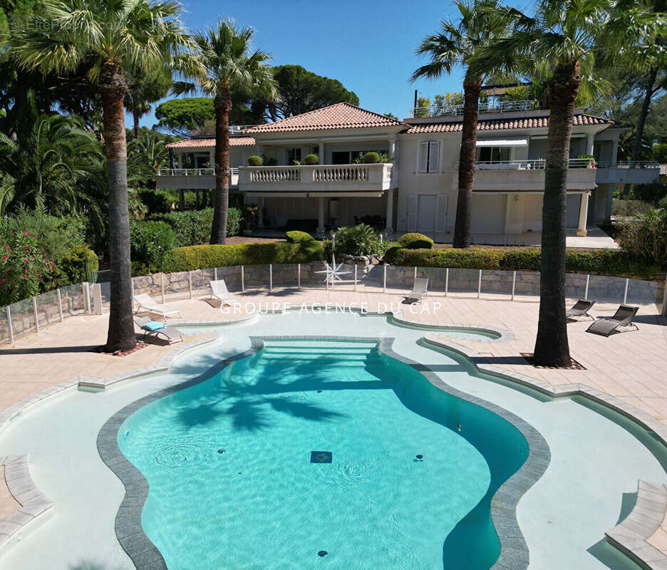 Appartement 26m² saint raphael valescure  avec piscine proche commerces - photo 3