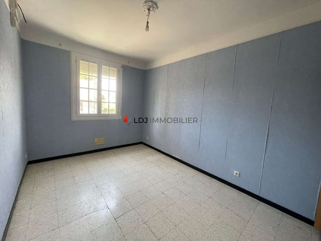 Maison à SAINT-LAURENT-DE-LA-SALANQUE