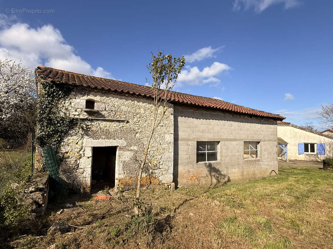 Maison à LAROQUE-TIMBAUT