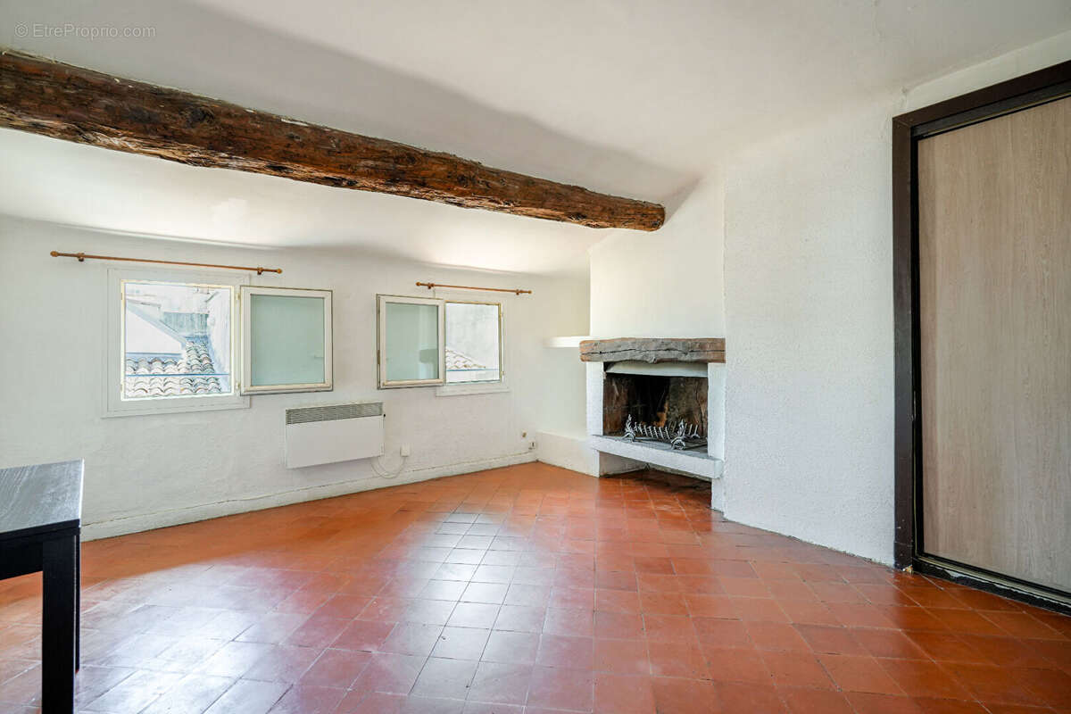 Centre historique -  Rare à la vente - Duplex avec terrasse - photo 2
