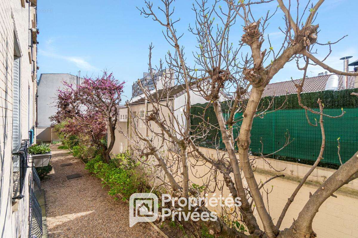 Appartement à COURBEVOIE