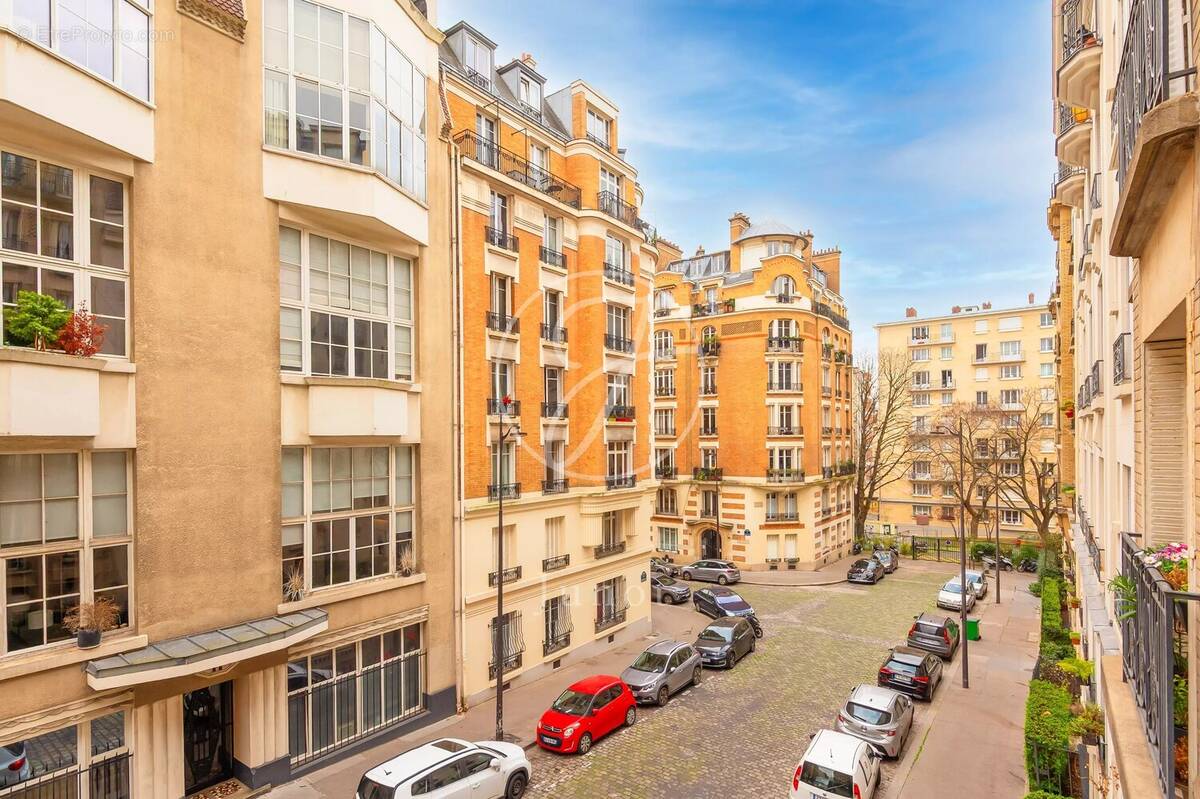 Appartement à PARIS-18E