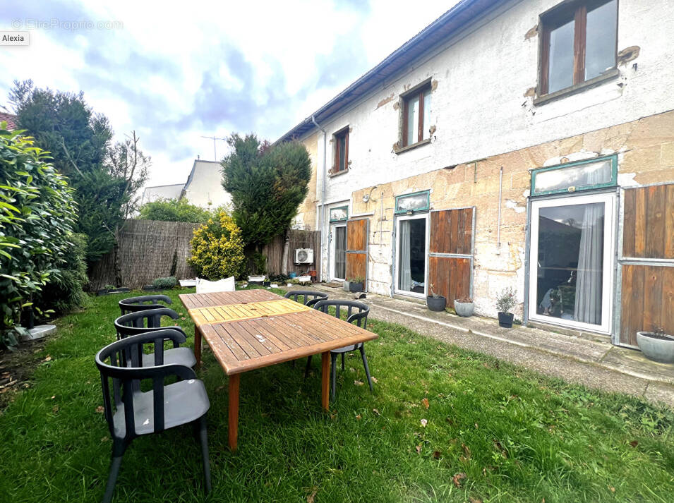 Appartement à LAMORLAYE