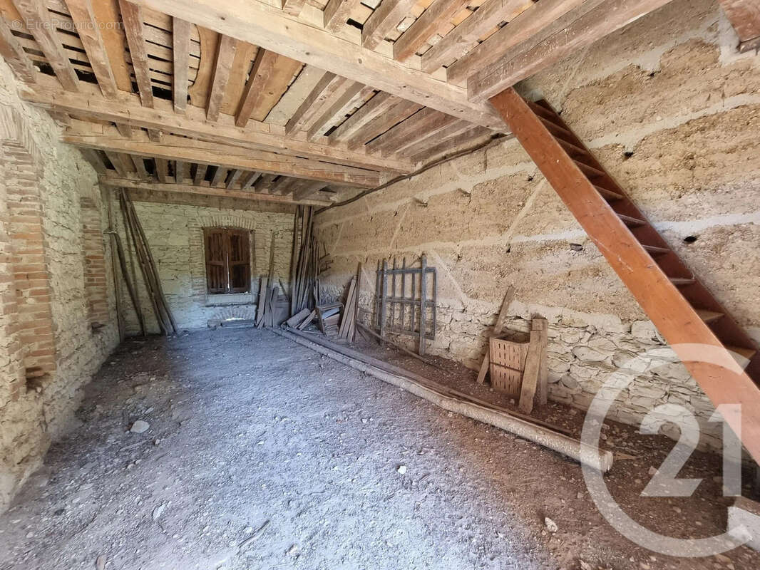 Maison à EYZIN-PINET