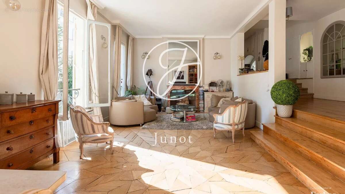 Appartement à PARIS-7E
