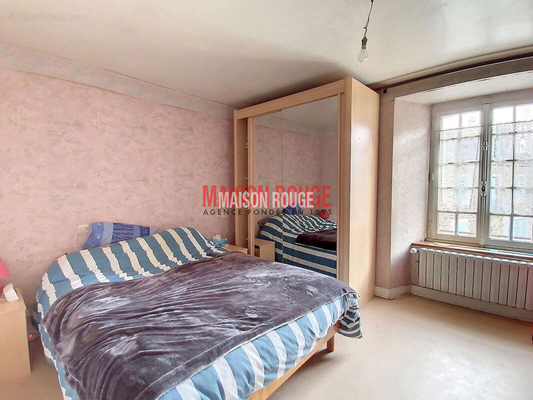 Maison à BAZOUGES-LA-PEROUSE