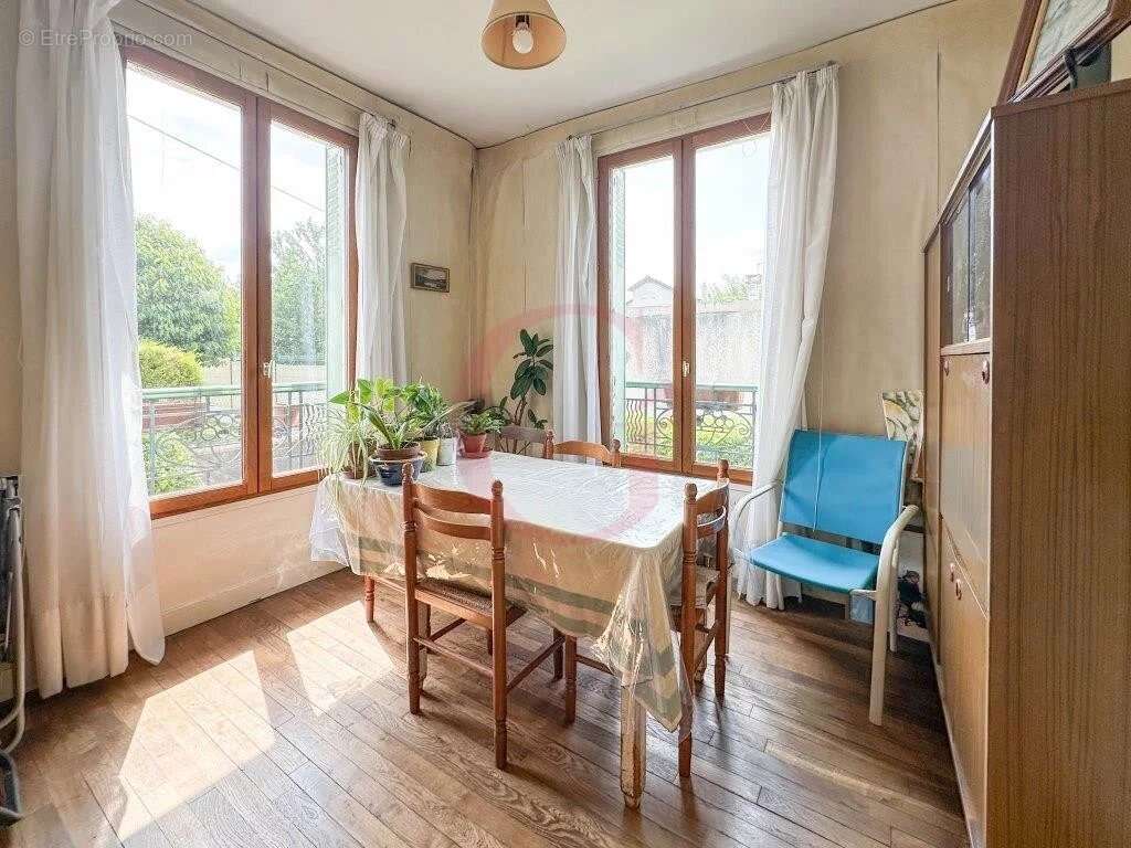 Maison à L'HAY-LES-ROSES