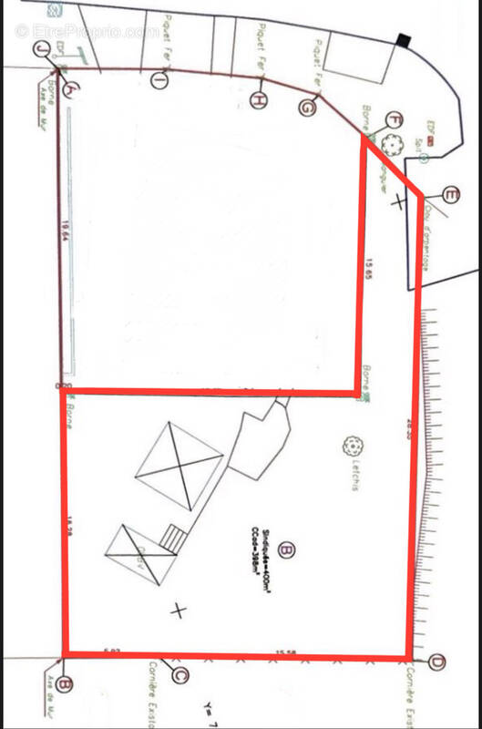 Terrain à SAINTE-ROSE