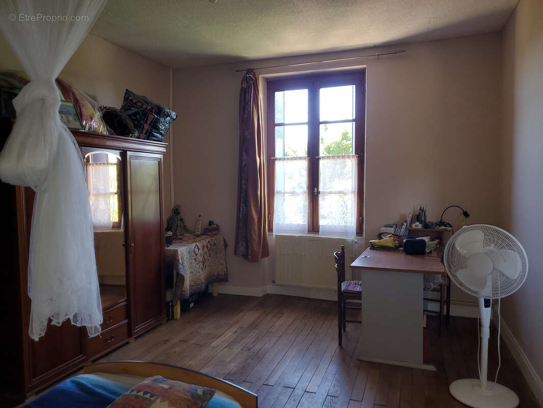 Maiosn de village et dépendances - photo 13