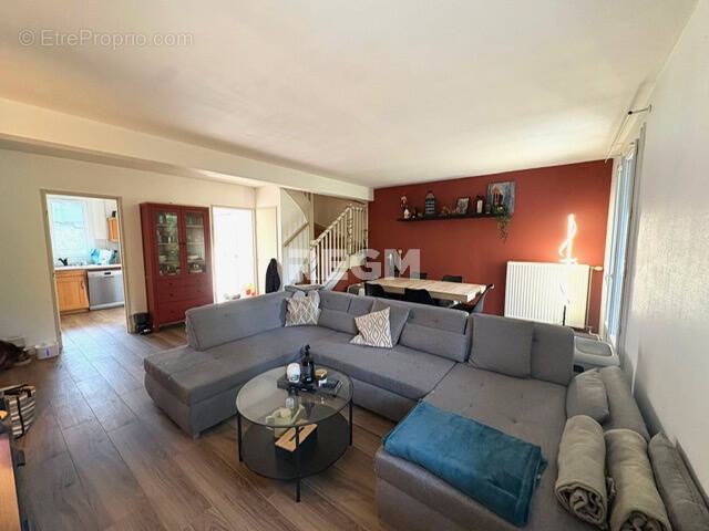 Maison à MENNECY