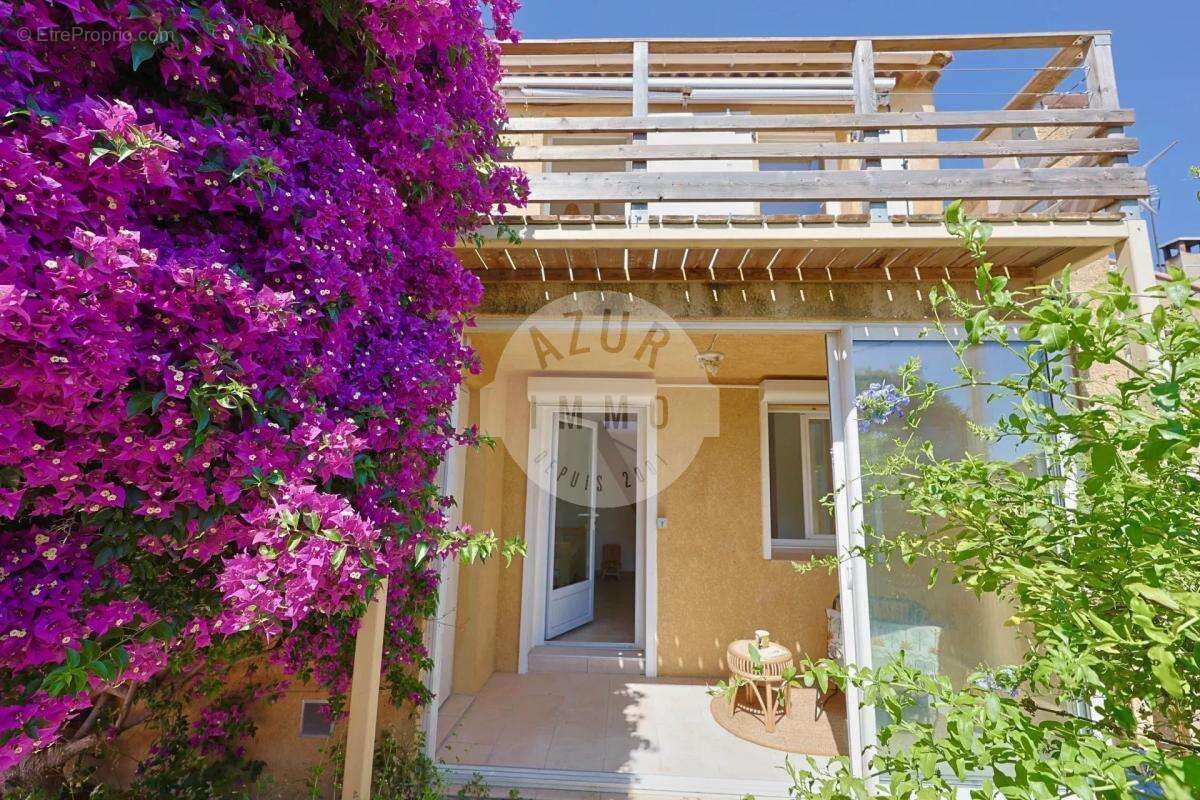 Appartement à ROQUEVAIRE