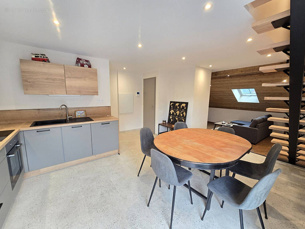 Appartement à LA RIVIERE-DRUGEON