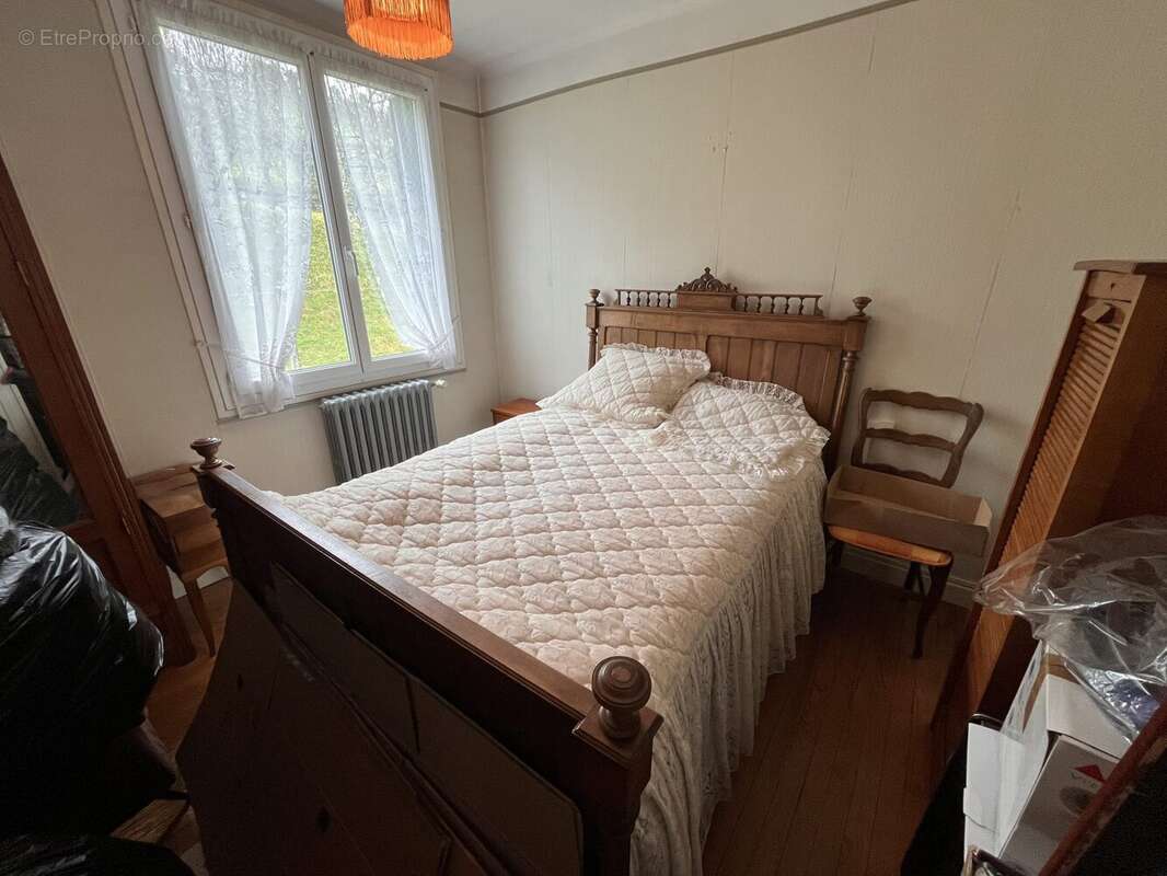 Chambre 3 - Maison à BORT-LES-ORGUES