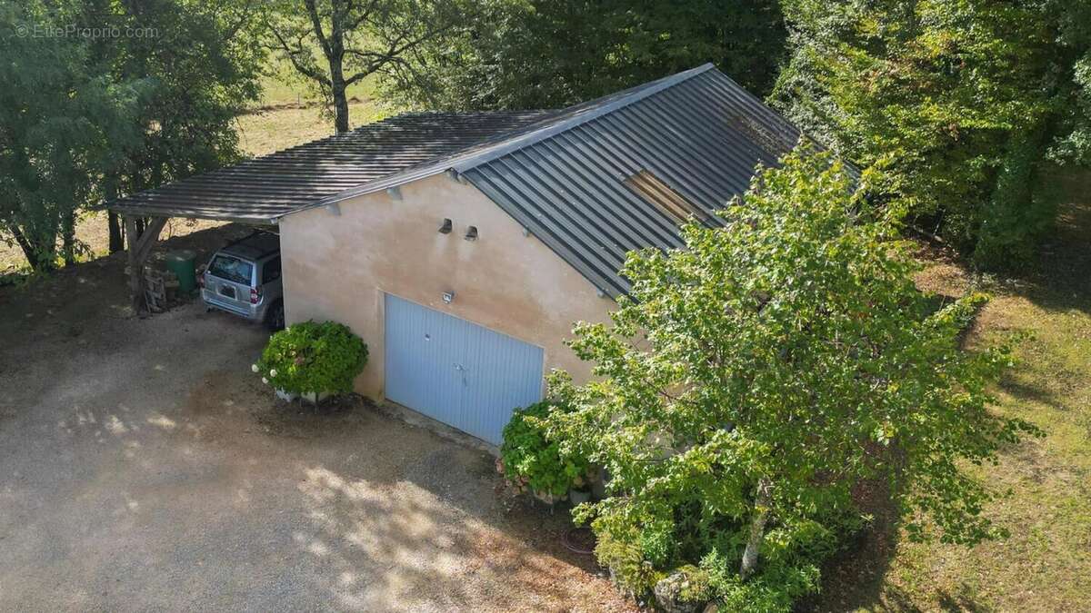 Secteur CARLUX, sur les hauteurs, Longère composée d'une maison, - photo 4