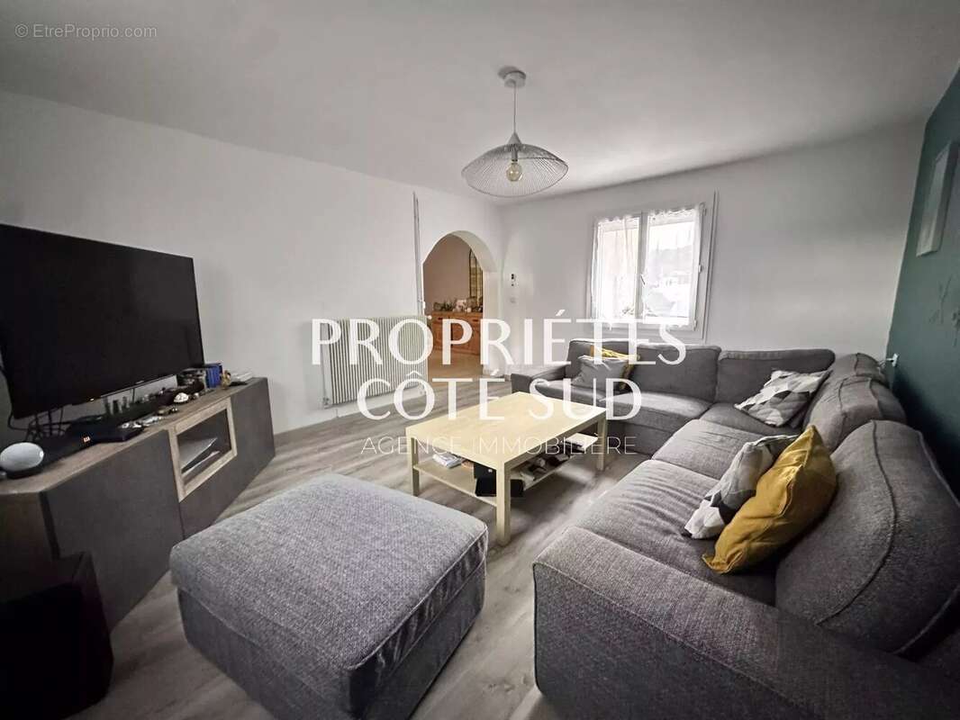 Maison à LAUDUN-L'ARDOISE