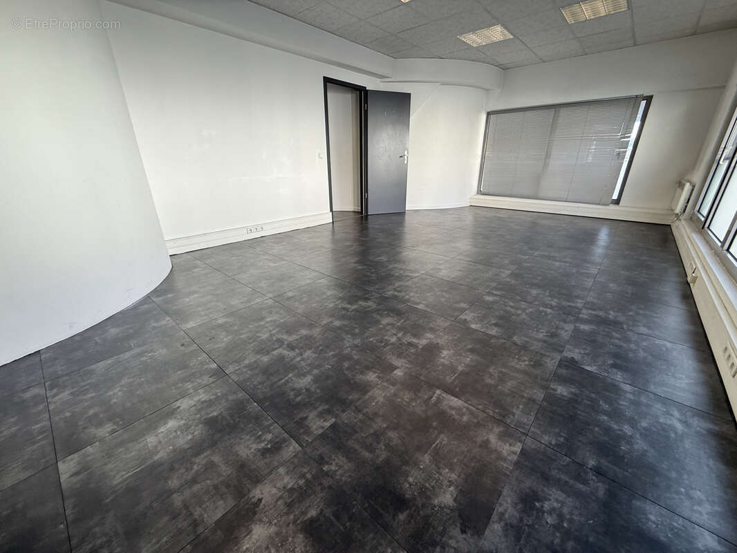 Bureaux / locaux professionnels de 187 m2 avec parkings privatifs   centre-ville de forbach - photo 5