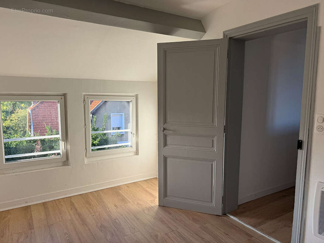 Appartement à LA FERE