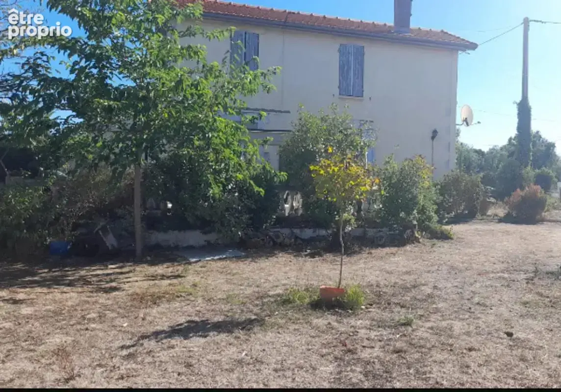 Maison à LES PEINTURES