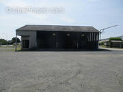 Commerce à FONTAINE-LE-COMTE