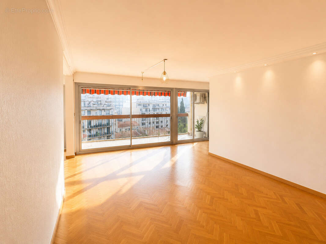 Appartement à MARSEILLE-5E