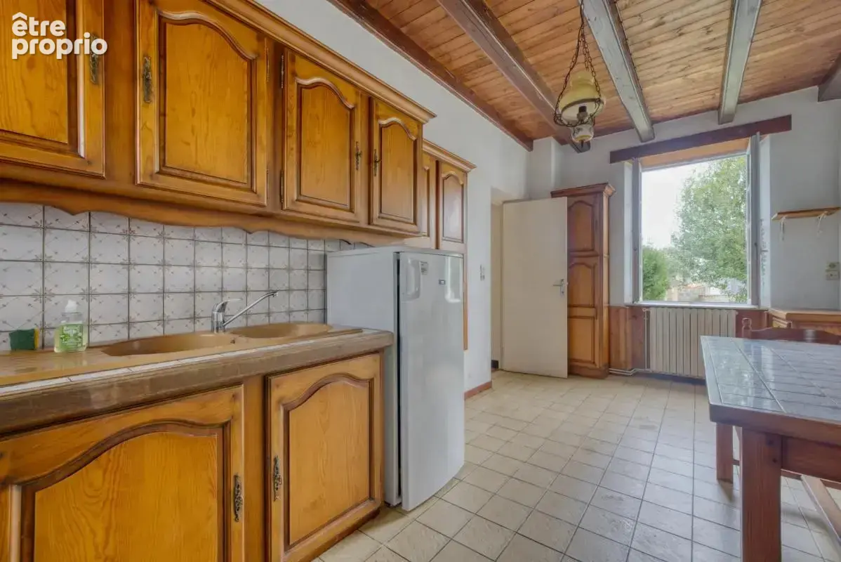 Maison en Pierre 5 pièces de 119 m² à Genouillé - photo 6