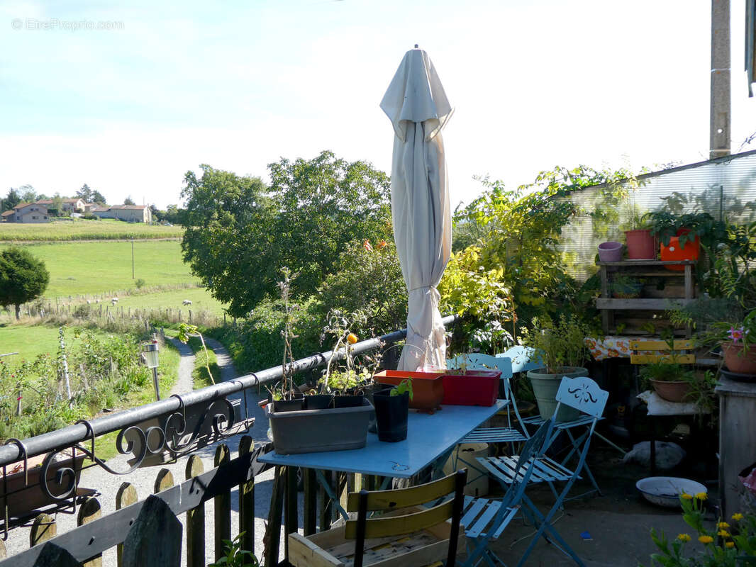 Maison à SAINT-CLEMENT-LES-PLACES