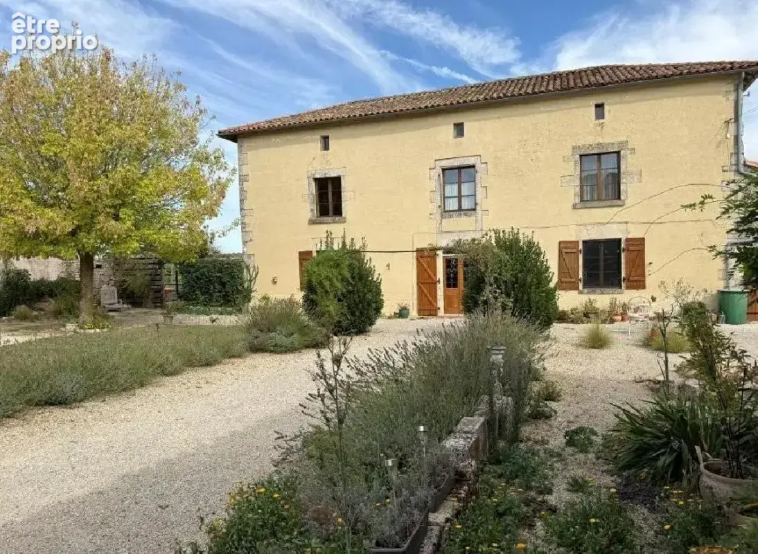 Maison 5 pièces 157 m² à vendre à Villefagnan (16240) - photo 3