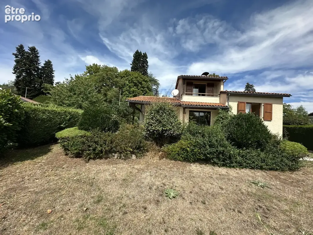 Agréable maison idéalement située à deux pas du Bourg d'Arpajon sur Cère. - photo 3