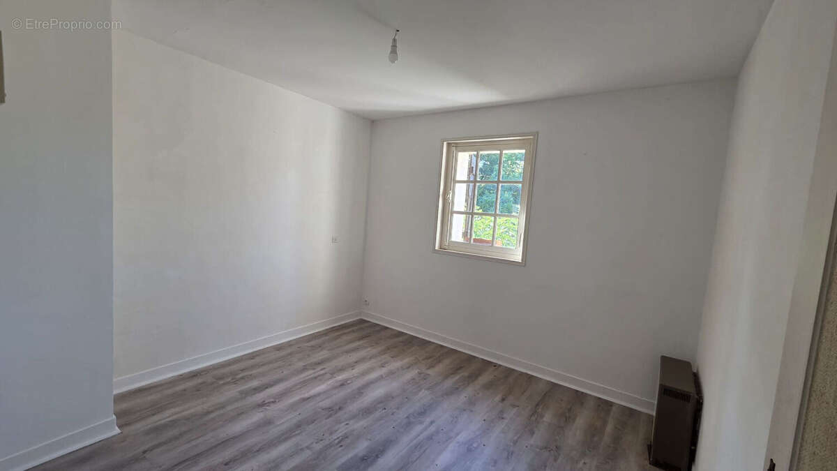 Très belle propriété de 218 m² sur plus de 20 000 m² de terrain avec étangs ! - photo 13