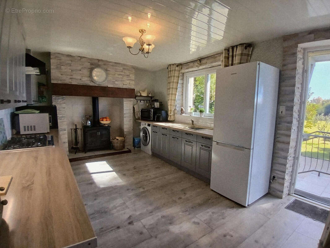 20251007_143630 - Maison à SAINT-PRIEST-LES-FOUGERES