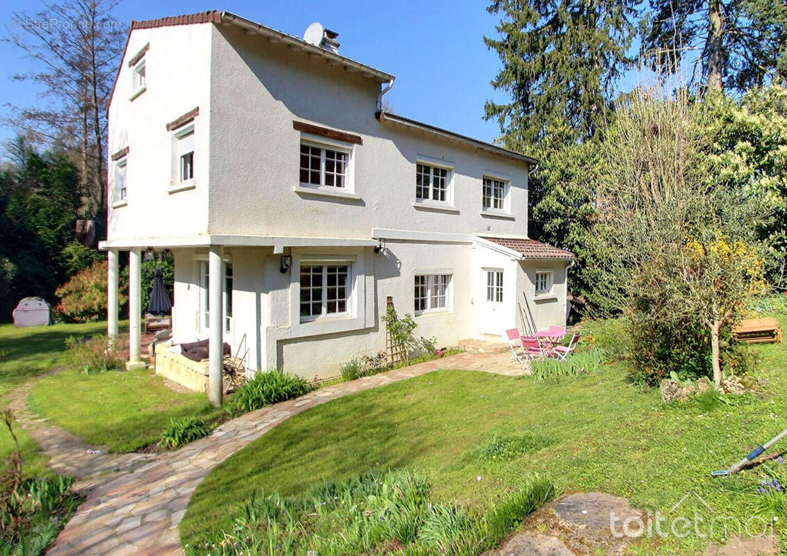 Maison à SAINT-REMY-LES-CHEVREUSE
