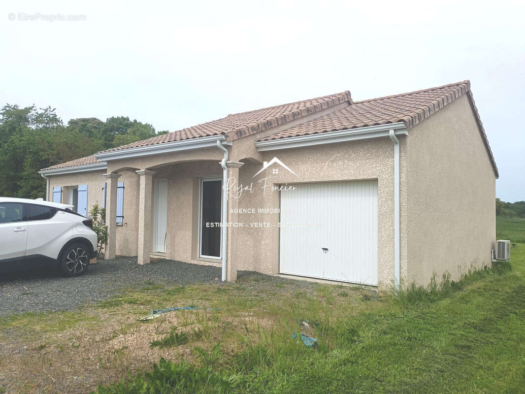 Plain pied construit sur vide sanitaire de 90 m2 - Maison à VAUX-SUR-VIENNE