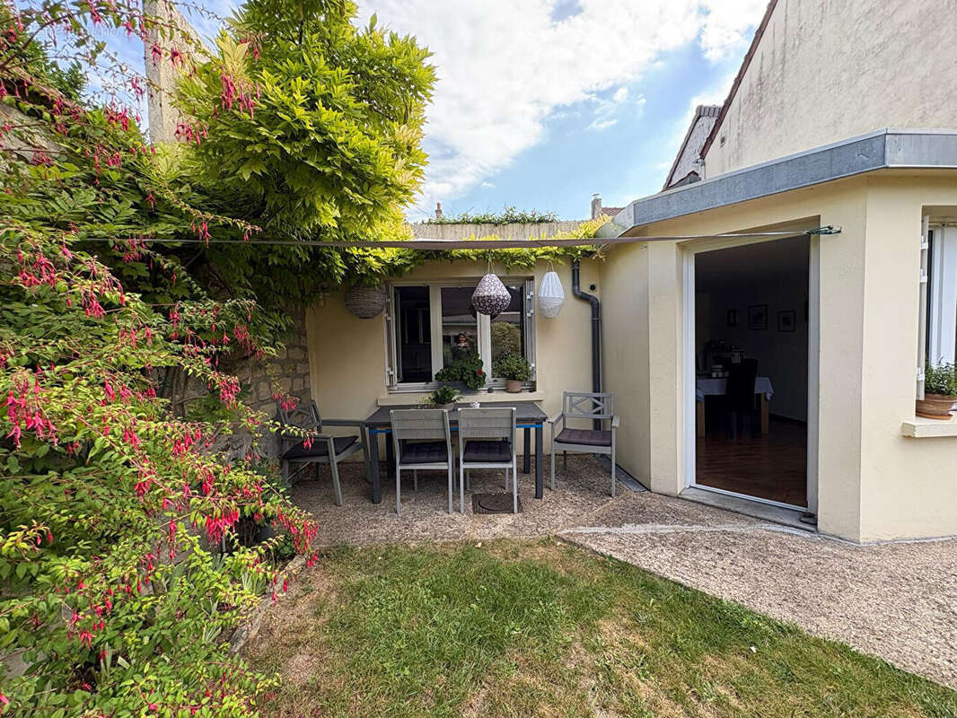 Maison à MAURECOURT