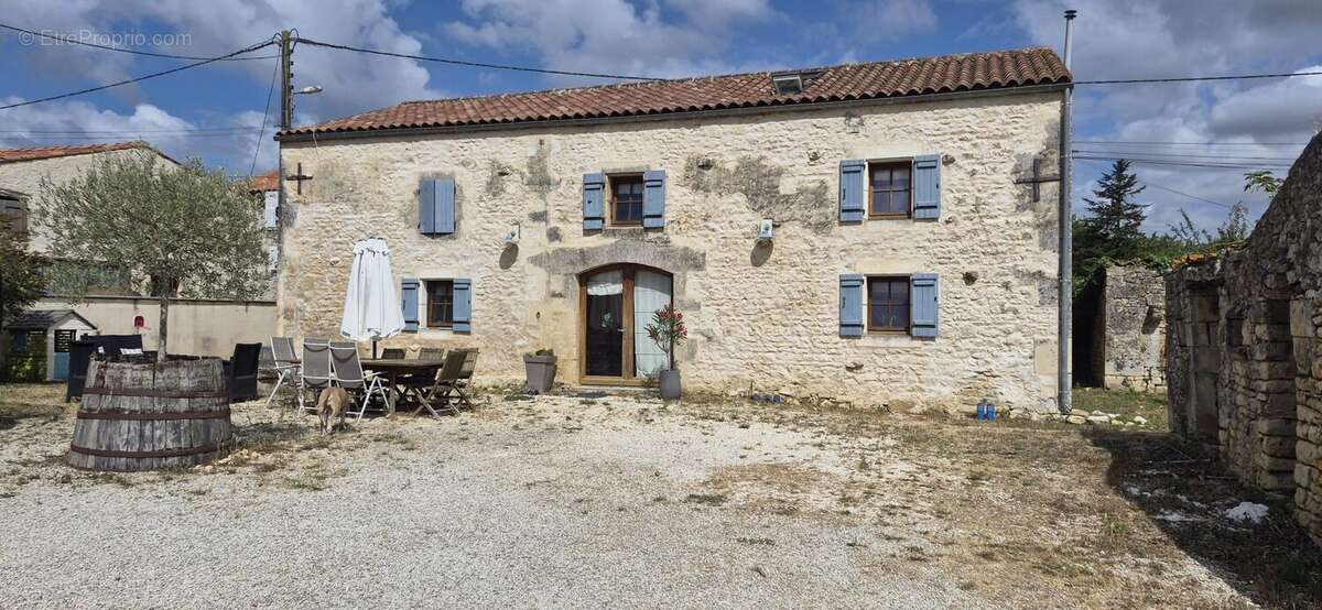 Maison à BRIZAMBOURG