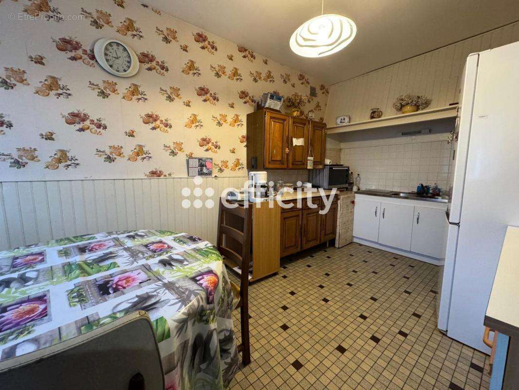 Maison à LA MONNERIE-LE-MONTEL